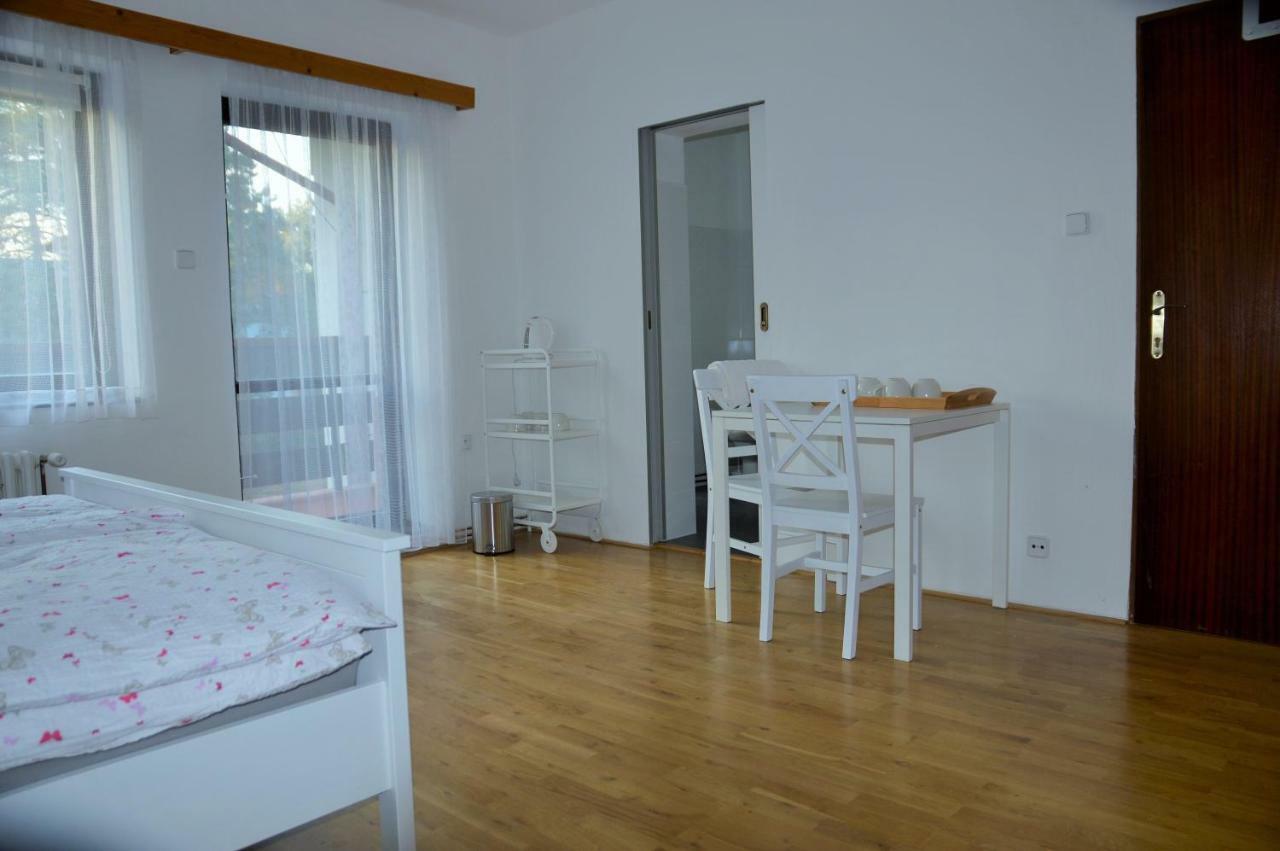Ubytovani V Klanovicich - Forest Garden Holiday home Prague